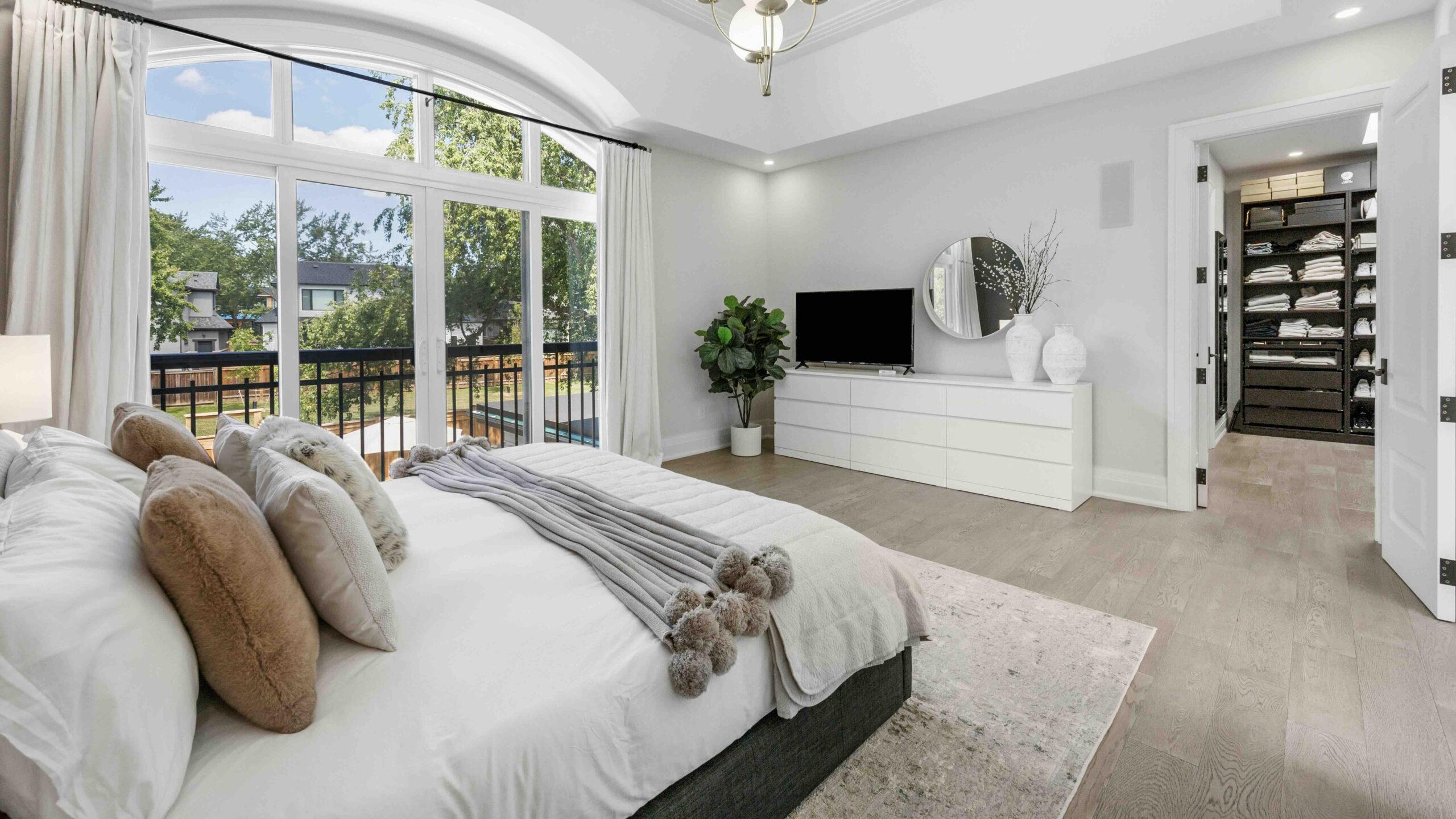 The main bedroom at 493 Brookside Dr